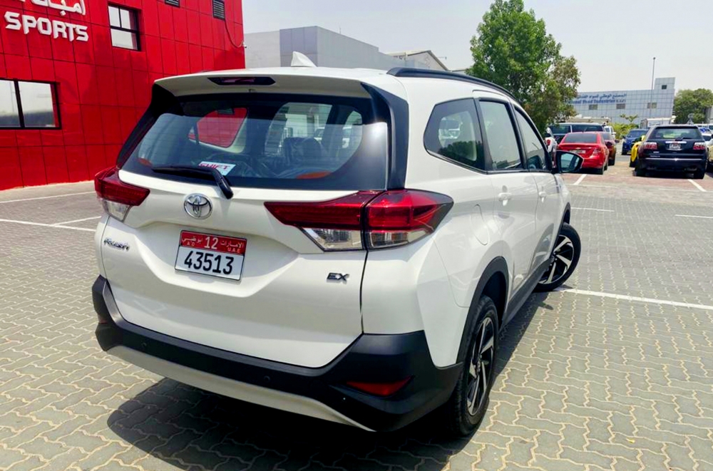 Weiß Toyota Sich beeilen 2021